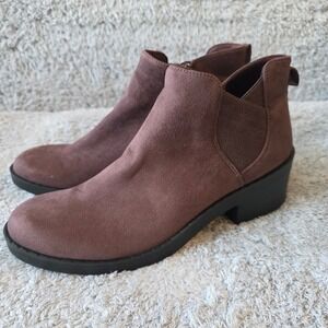 NEW Bzees LifeStride Brown Ontario Womens Ankle Boots Block Heel Size 9.5M‎